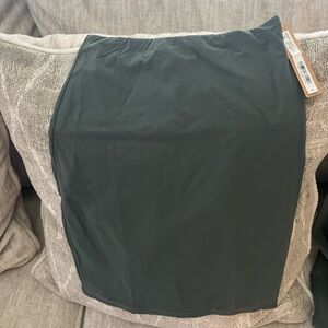 Skims fits everybody skirt in deep sea BNWT
